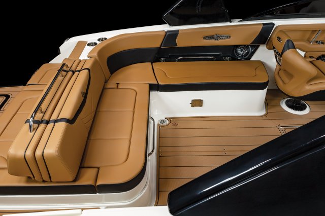 2025 28 SURF Cockpit Seating