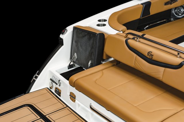 2025 28 SURF Transom Bilge Access