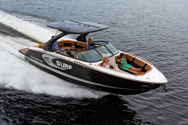 2025 28 SURF Cruising Starboard View