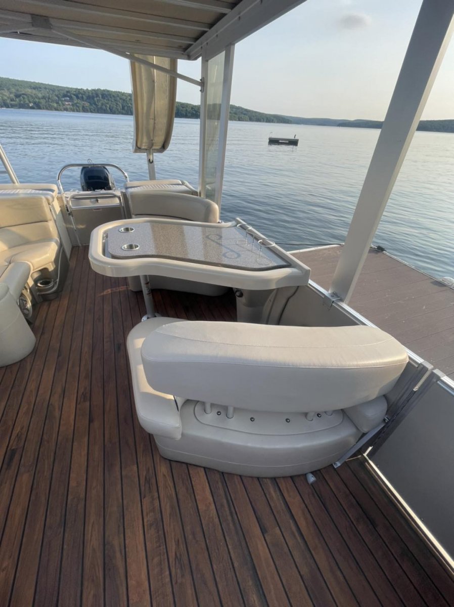 2016 Avalon Pontoon 27 Funship Entertainer Mercury 250 Verado Pro Max