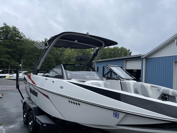 Used 2019  powered Power Boat for sale