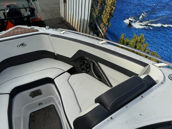 Pre-Owned 2018  powered Monterey Boats Boat for sale