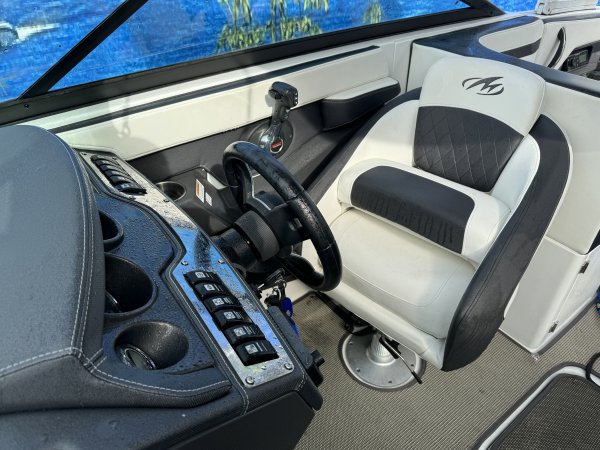 Pre-Owned 2018  powered Monterey Boats Boat for sale