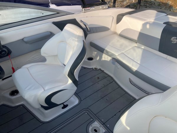 Used 2022  powered Chaparral Boat for sale