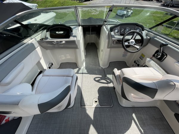 Used 2021 Chaparral 21 SSI Power Boat for sale