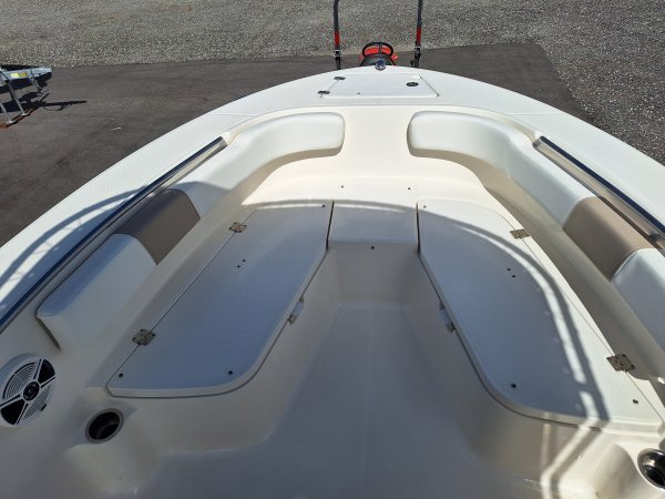 Robalo R200 Center Console for sale