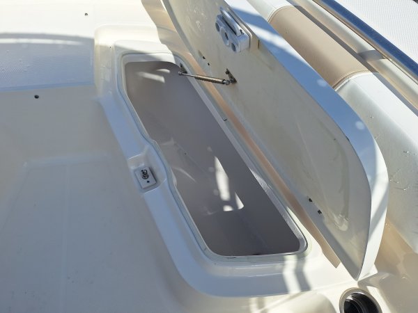 Robalo R200 Center Console for sale