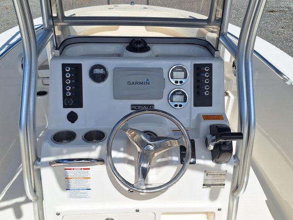 Robalo R200 Center Console for sale