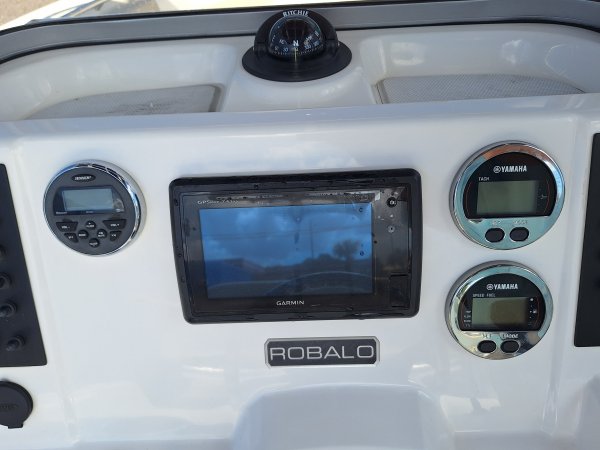 Robalo R200 Center Console for sale