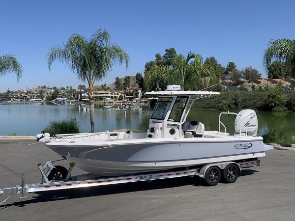 Used 2022 Robalo Cayman 266 for sale