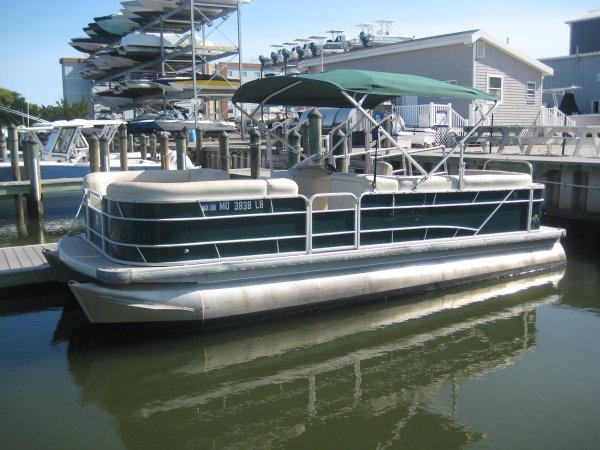 Pre-Owned 2018  powered Sweetwater Boat for sale