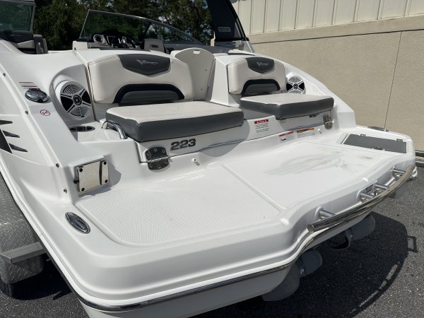 Used 2018  powered Chaparral Boat for sale