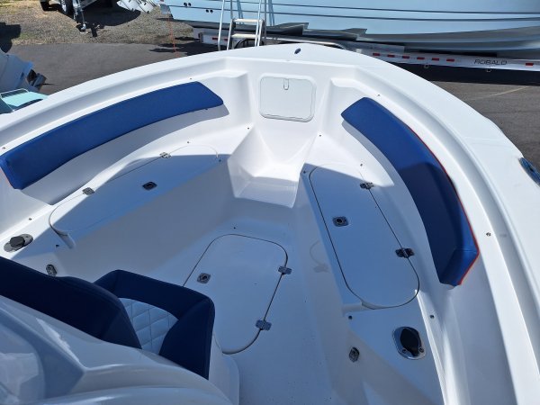 2024 POLAR 220 CENTER CONSOLE FOR SALE