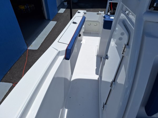 2024 POLAR 220 CENTER CONSOLE FOR SALE