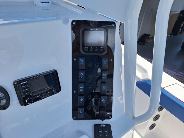 2024 POLAR 220 CENTER CONSOLE FOR SALE