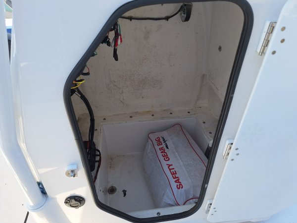 2024 POLAR 220 CENTER CONSOLE FOR SALE