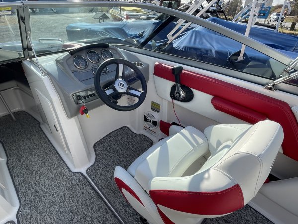 Pre-Owned 2017 Chaparral 21 H20 Power Boat for sale