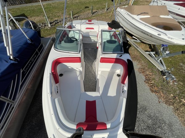 Pre-Owned 2017 Chaparral 21 H20 Power Boat for sale