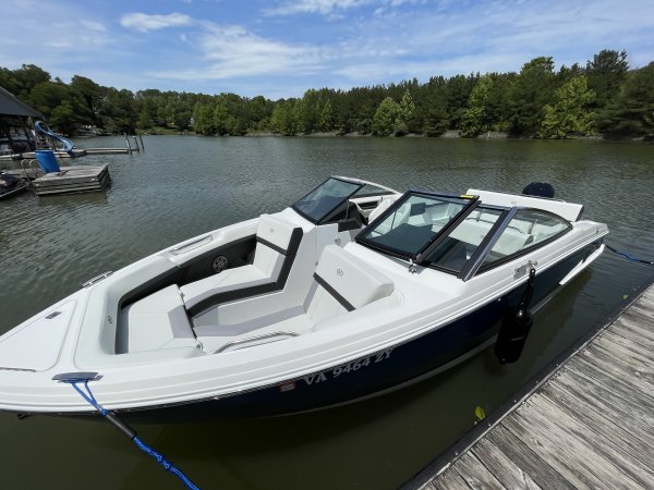 Pre-Owned 2023 Cobalt R4 Outboard Power Boat for sale