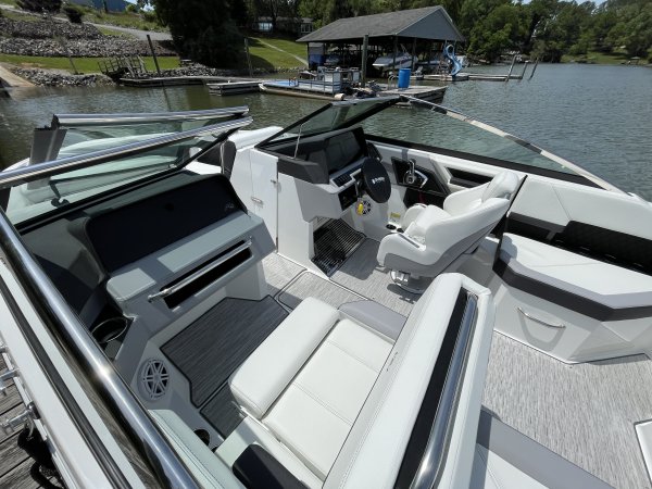 Pre-Owned 2023 Cobalt R4 Outboard for sale