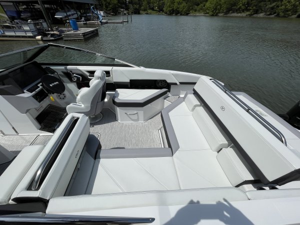 Pre-Owned 2023 Cobalt R4 Outboard for sale
