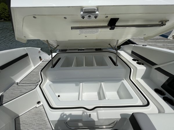 Pre-Owned 2023 Cobalt R4 Outboard Power Boat for sale