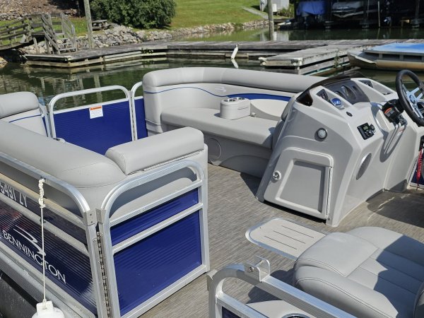 Pre-Owned 2022  powered Power Boat for sale