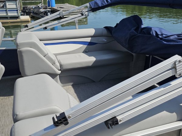 Pre-Owned 2022 Bennington Power Boat for sale