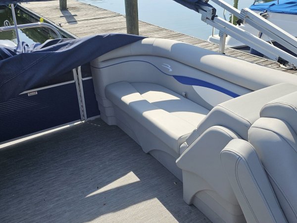 Pre-Owned 2022 Bennington 22 for sale