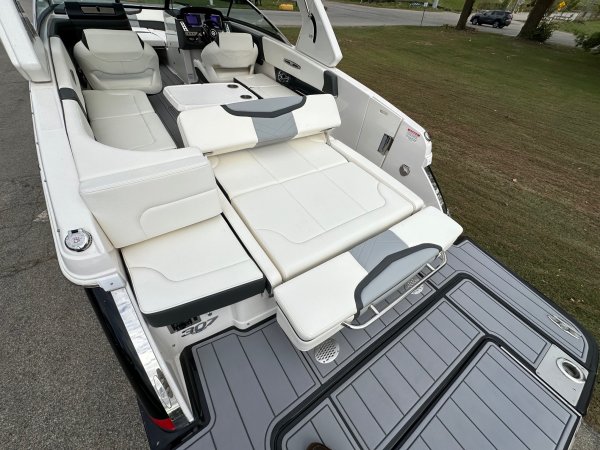 Used 2023  powered Chaparral Boat for sale