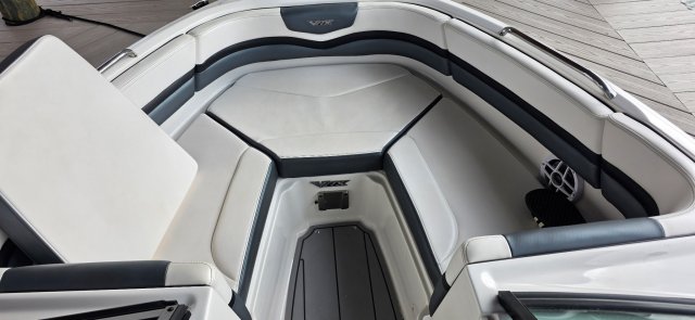 Used 2021  powered  Boat for sale