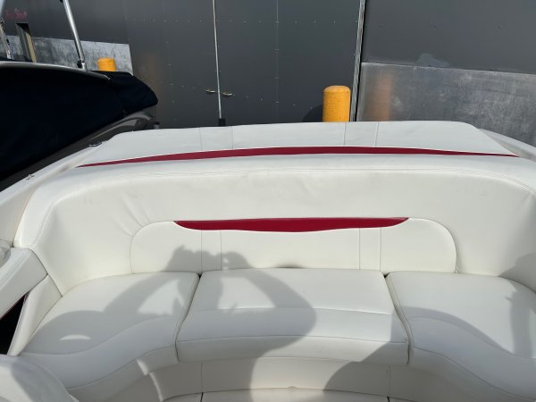 Pre-Owned 2000 Chaparral 216 Ssi Power Boat for sale