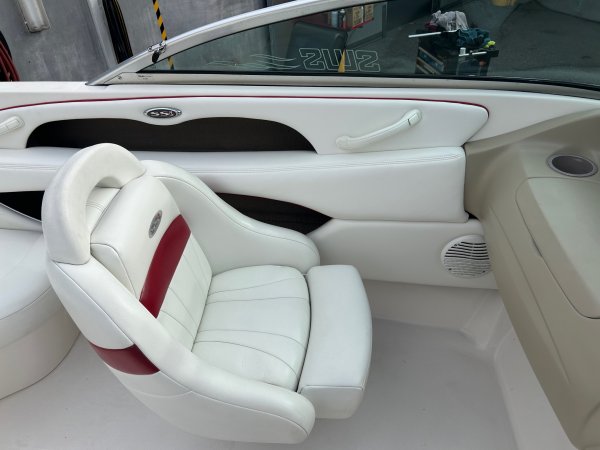 Pre-Owned 2000 Chaparral Power Boat for sale