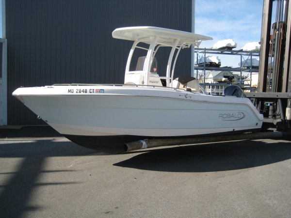 Used 2020  powered Robalo Boat for sale