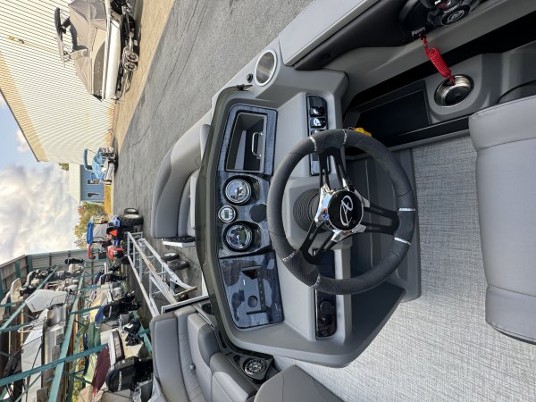Used 2024 Avalon Pontoon LSZ Quad Lounge 2385 for sale