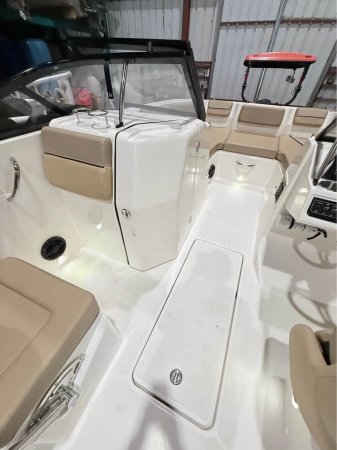 Used 2023  powered Bayliner Boat for sale