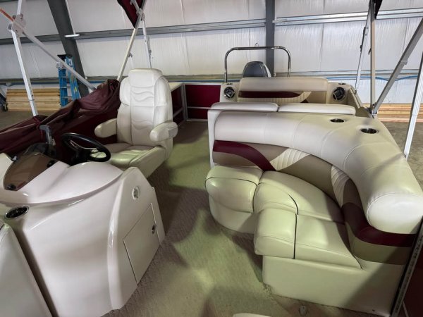 Pre-Owned 2011 Crest 25 STD Power Boat for sale
