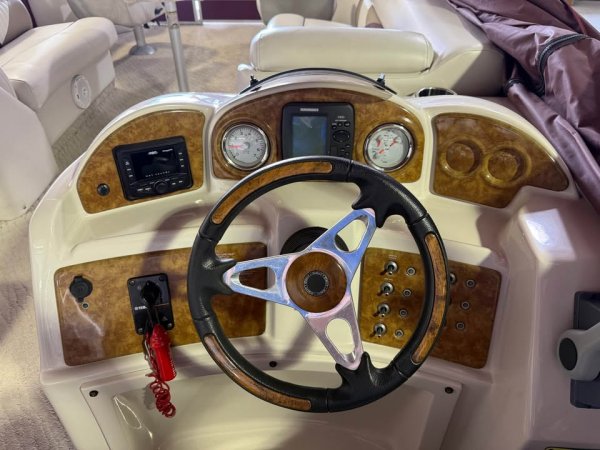 Pre-Owned 2011 Crest 25 STD for sale