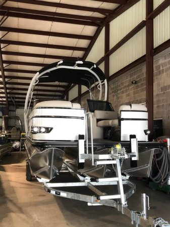 Pre-Owned 2021 Avalon Pontoon Catalina Platinum Elite Windshield 2585 Power Boat for sale