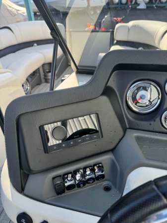 Pre-Owned 2021 Avalon Pontoon Catalina Platinum Elite Windshield 2585 Power Boat for sale