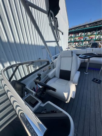 Pre-Owned 2021 Avalon Pontoon for sale