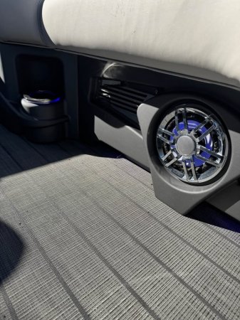 Pre-Owned 2021 Avalon Pontoon Catalina Platinum Elite Windshield 2585 for sale