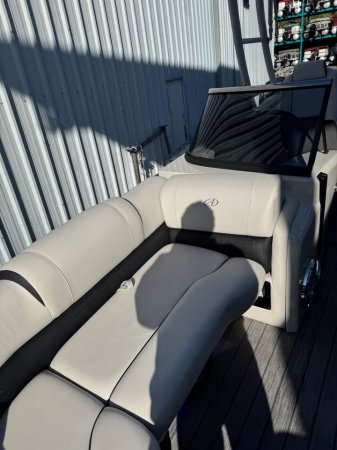 Pre-Owned 2021 Avalon Pontoon Catalina Platinum Elite Windshield 2585 Power Boat for sale