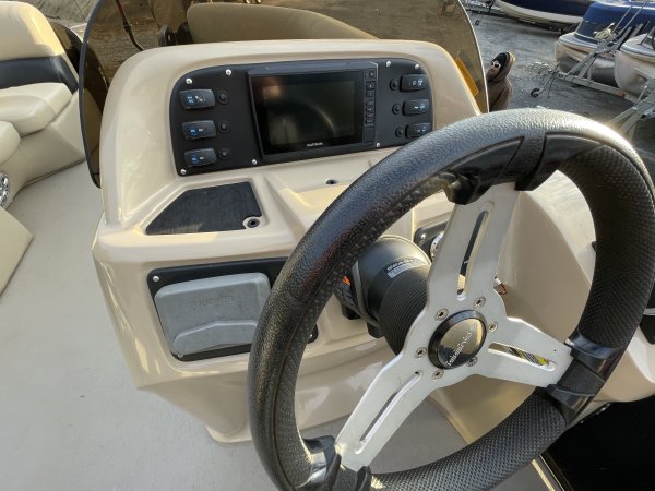 Pre-Owned 2020 Manitou 23 Aurora VP for sale