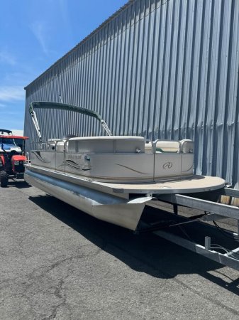 Used 2009 Avalon Pontoon Power Boat for sale
