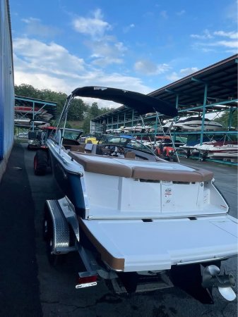 Used 2017 Four Winns Power Boat for sale