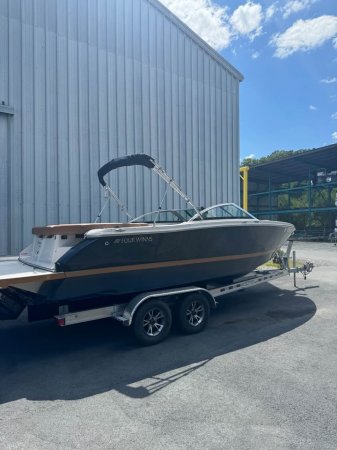 Used 2017 Four Winns 230 Power Boat for sale