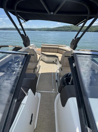 Used 2017 Sea Ray 250 SLX Power Boat for sale