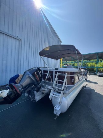 Pre-Owned 2022 Sweetwater 2086 for sale