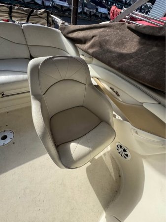 Pre-Owned 1999 Sea Ray 21 Sundeck Power Boat for sale